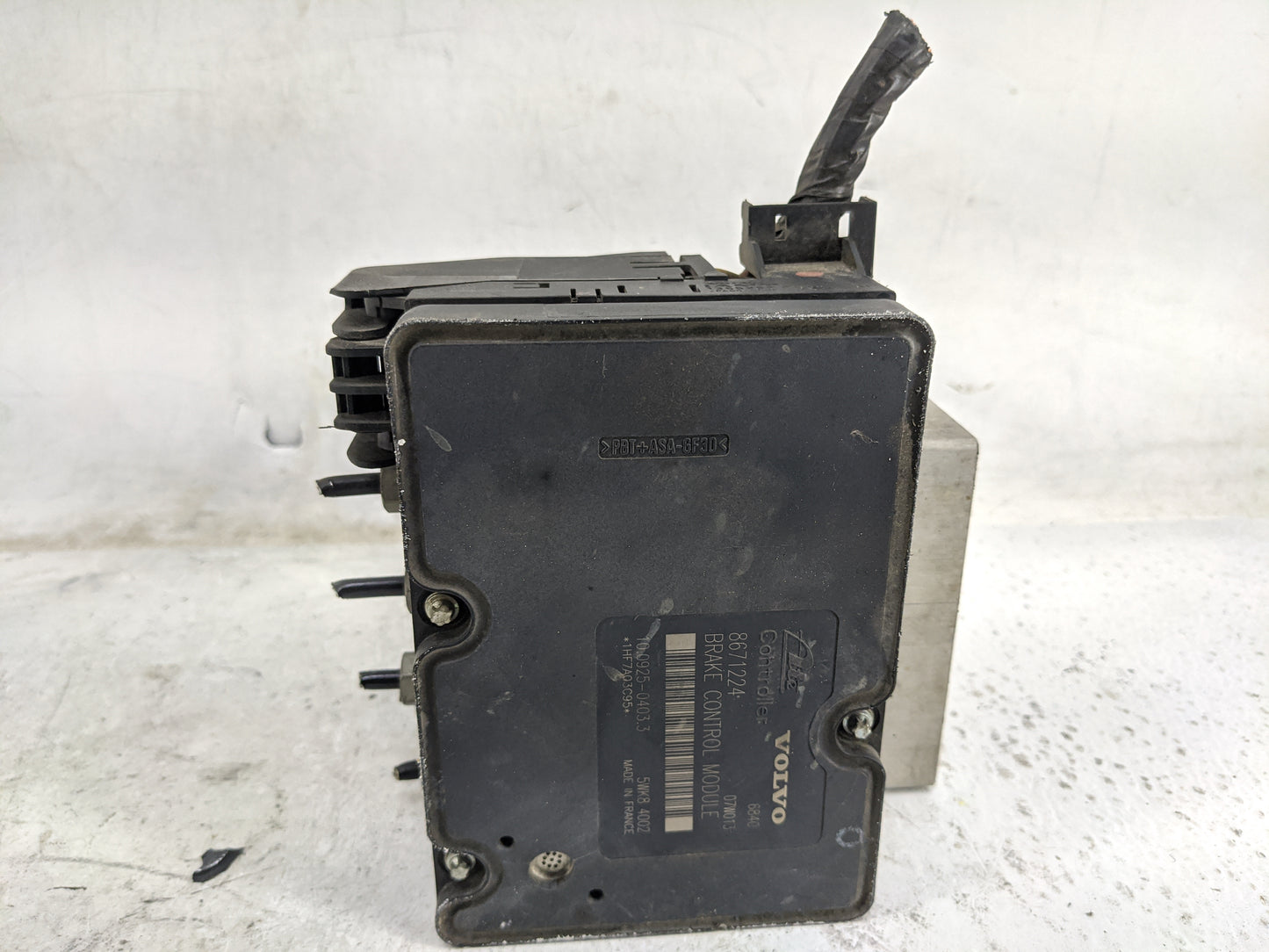 2004 Volvo S60 ABS Pump Control Module Replacement P/N:P08671223 8671224 Fits OEM Used Auto Parts - Oemusedautoparts1.com