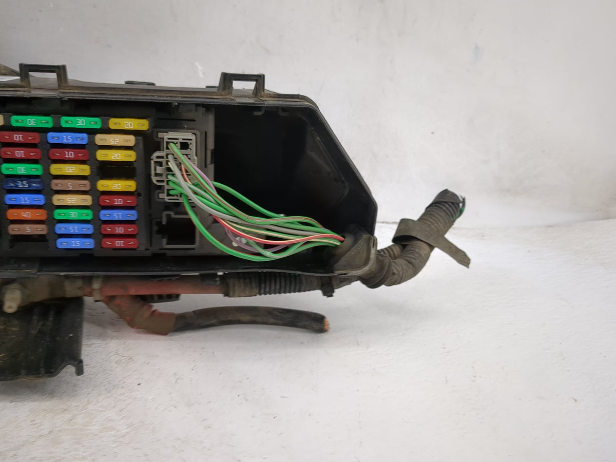 2004 Volvo S60 Fusebox Fuse Box Panel Relay Module P/N:318825023 30728906, 8622N4 Fits OEM Used Auto Parts - Oemusedautopart