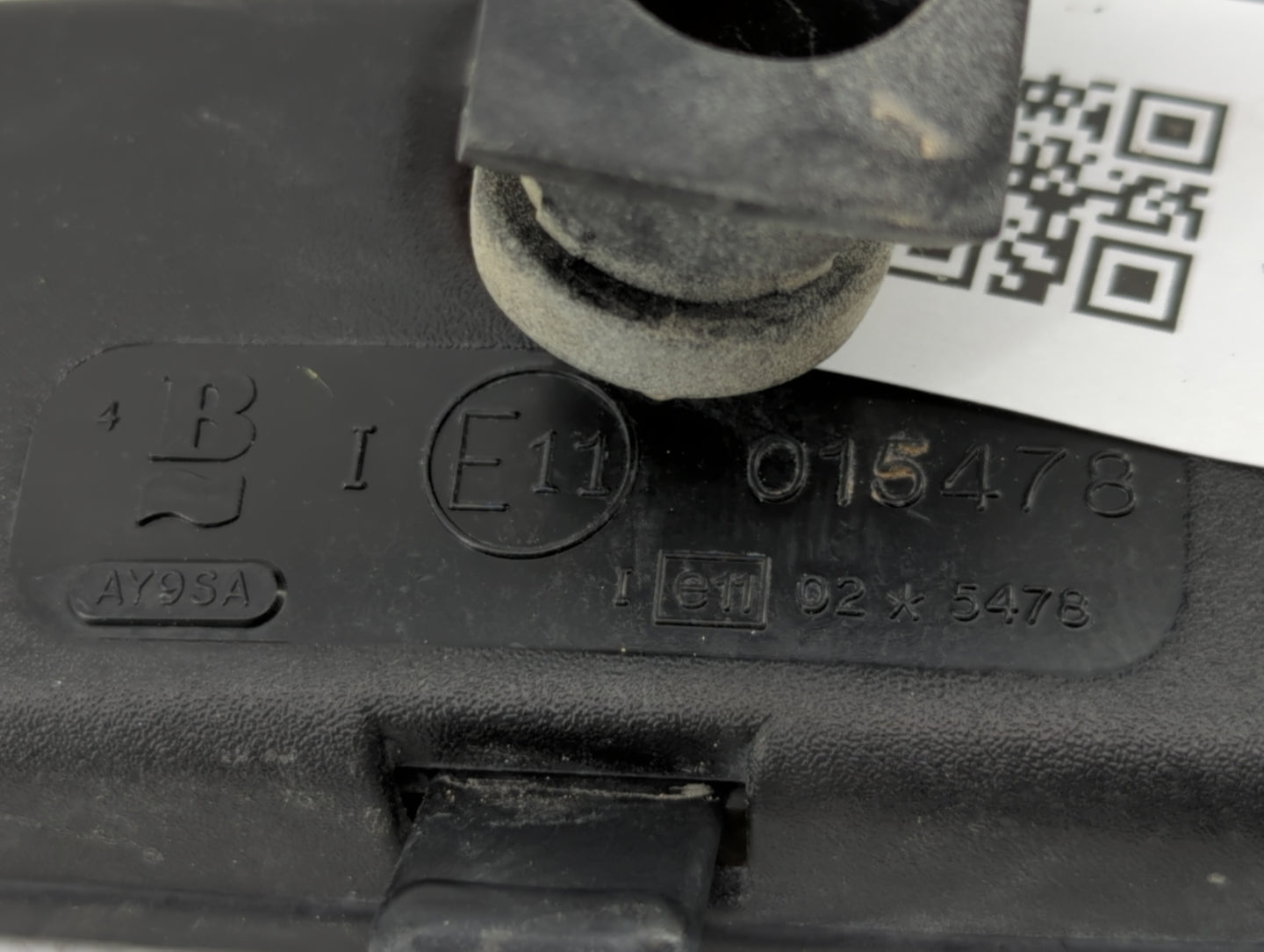 2004 Volvo V40 Interior Rear View Mirror Replacement OEM P/N:E11015478 Fits OEM Used Auto Parts - Oemusedautoparts1.com