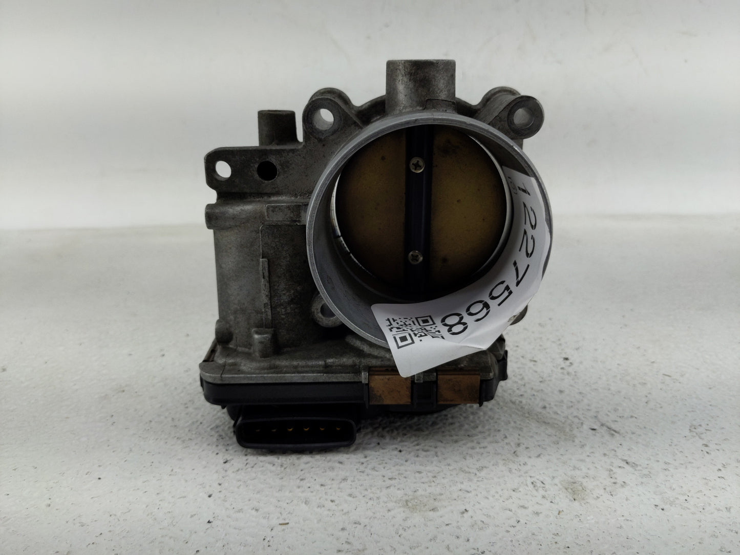 2004 Volvo V60 Throttle Body P/N:8677796 Fits Fits 2003 OEM Used Auto Parts - Oemusedautoparts1.com