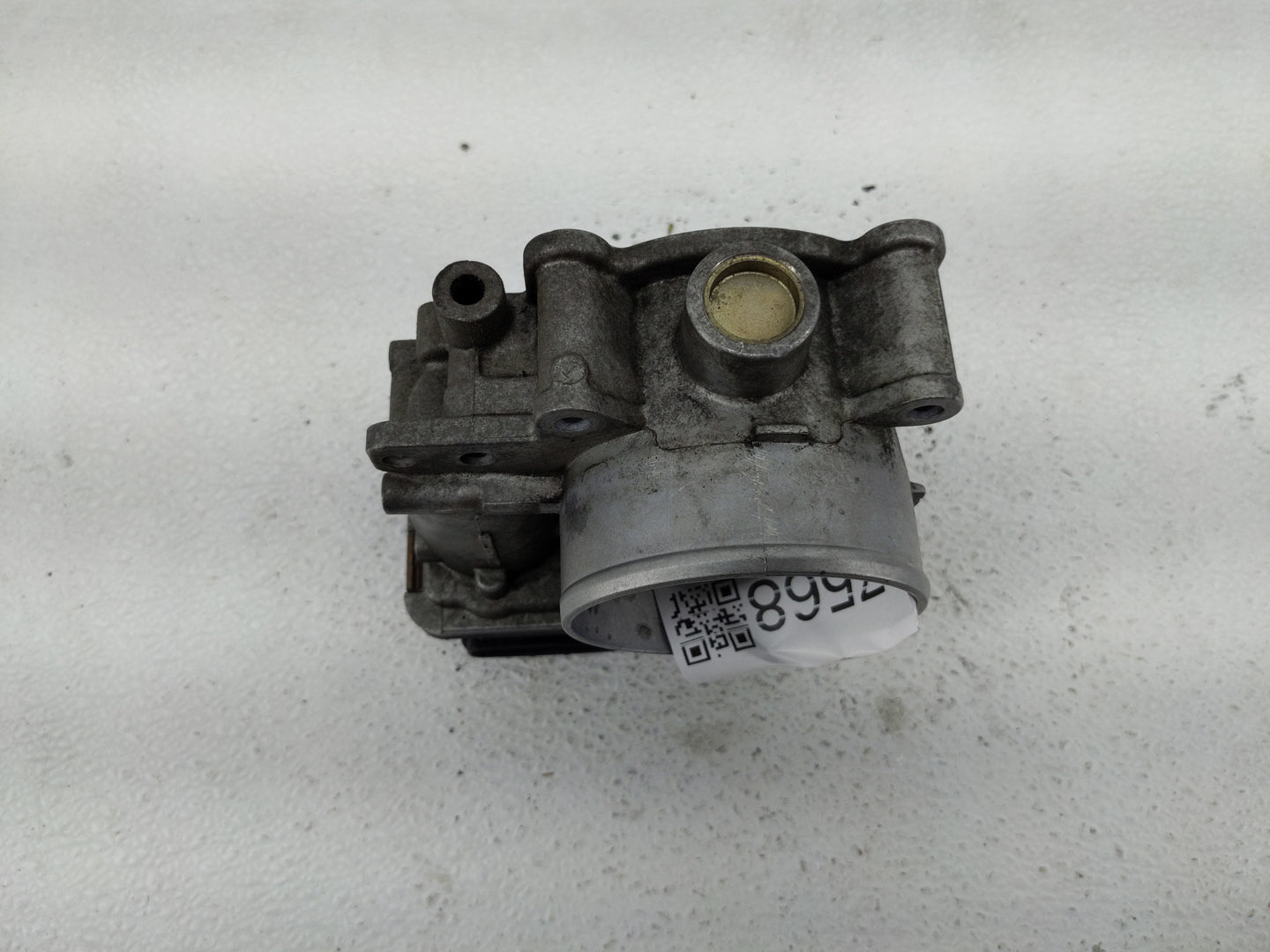 2004 Volvo V60 Throttle Body P/N:8677796 Fits Fits 2003 OEM Used Auto Parts - Oemusedautoparts1.com