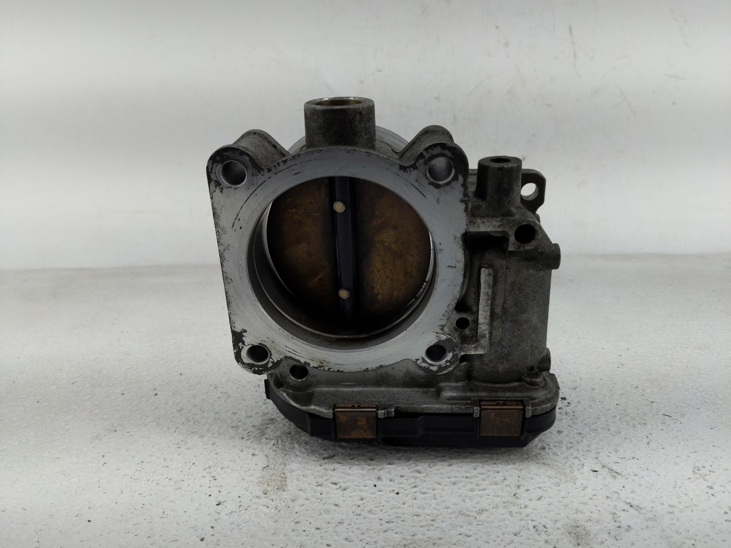 2004 Volvo V60 Throttle Body P/N:8677796 Fits Fits 2003 OEM Used Auto Parts - Oemusedautoparts1.com