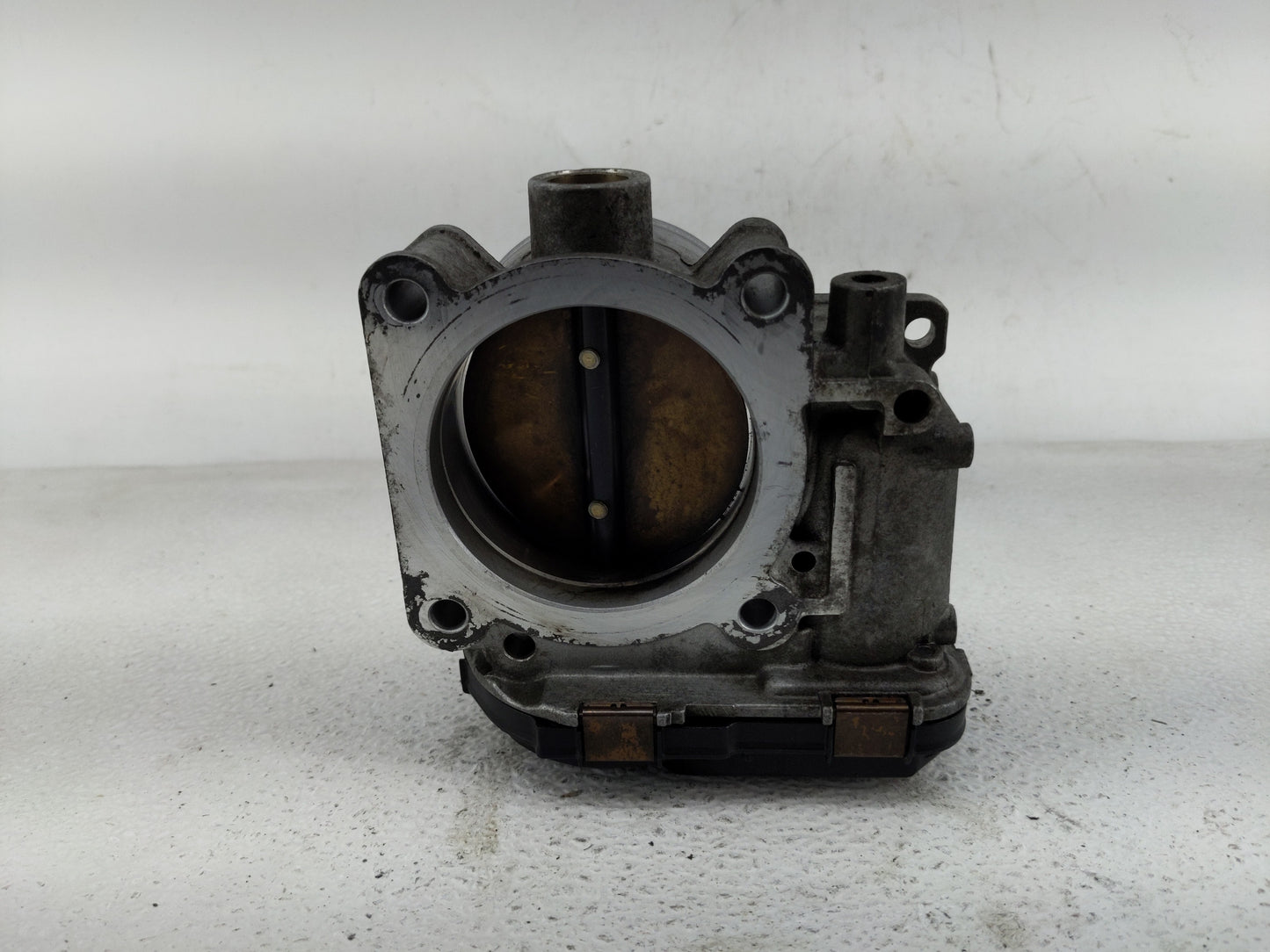 2004 Volvo V60 Throttle Body P/N:8677796 Fits Fits 2003 OEM Used Auto Parts - Oemusedautoparts1.com