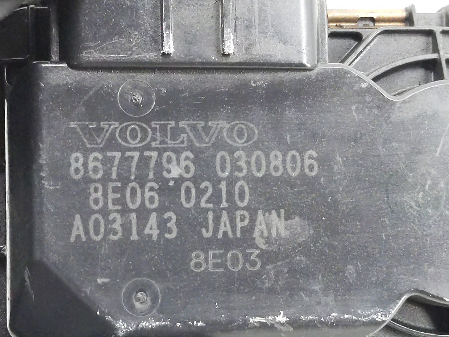 2004 Volvo V60 Throttle Body P/N:8677796 Fits Fits 2003 OEM Used Auto Parts - Oemusedautoparts1.com