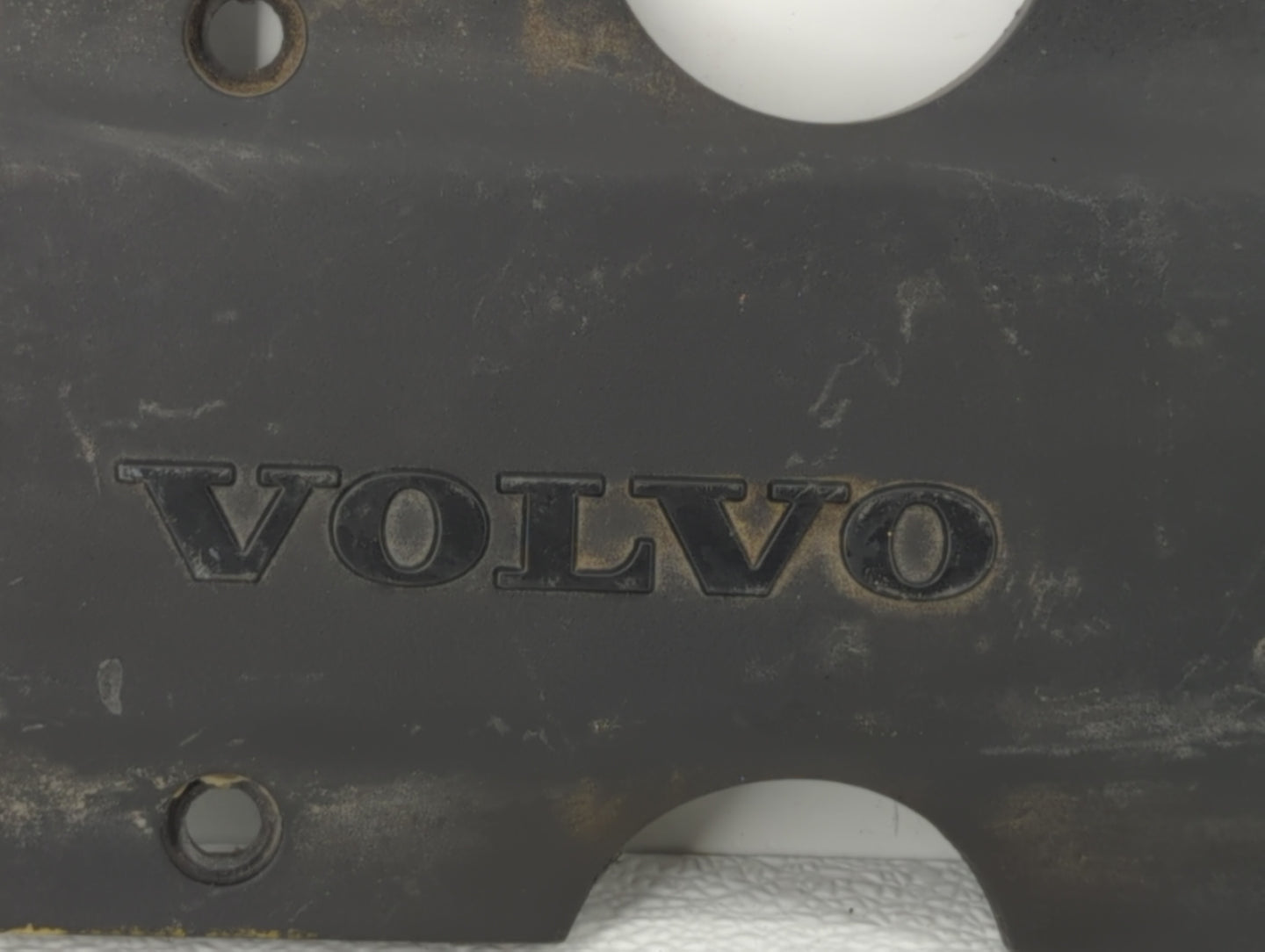 2004 Volvo V60 Engine Cover - Oemusedautoparts1.com