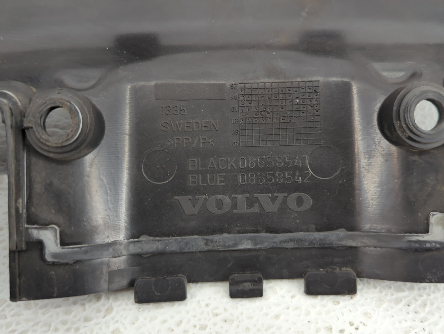 2004 Volvo V60 Engine Cover - Oemusedautoparts1.com