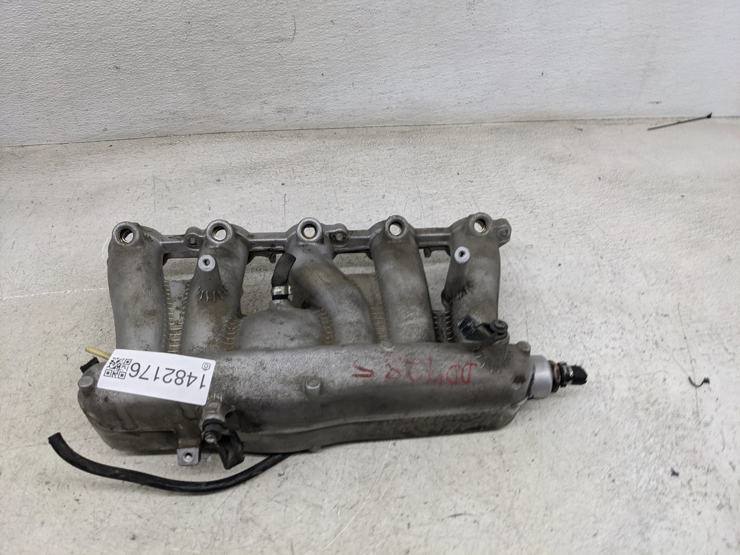 2004 Volvo V70 Air Intake Manifold P/N:08699010 Fits OEM Used Auto Parts - Oemusedautoparts1.com