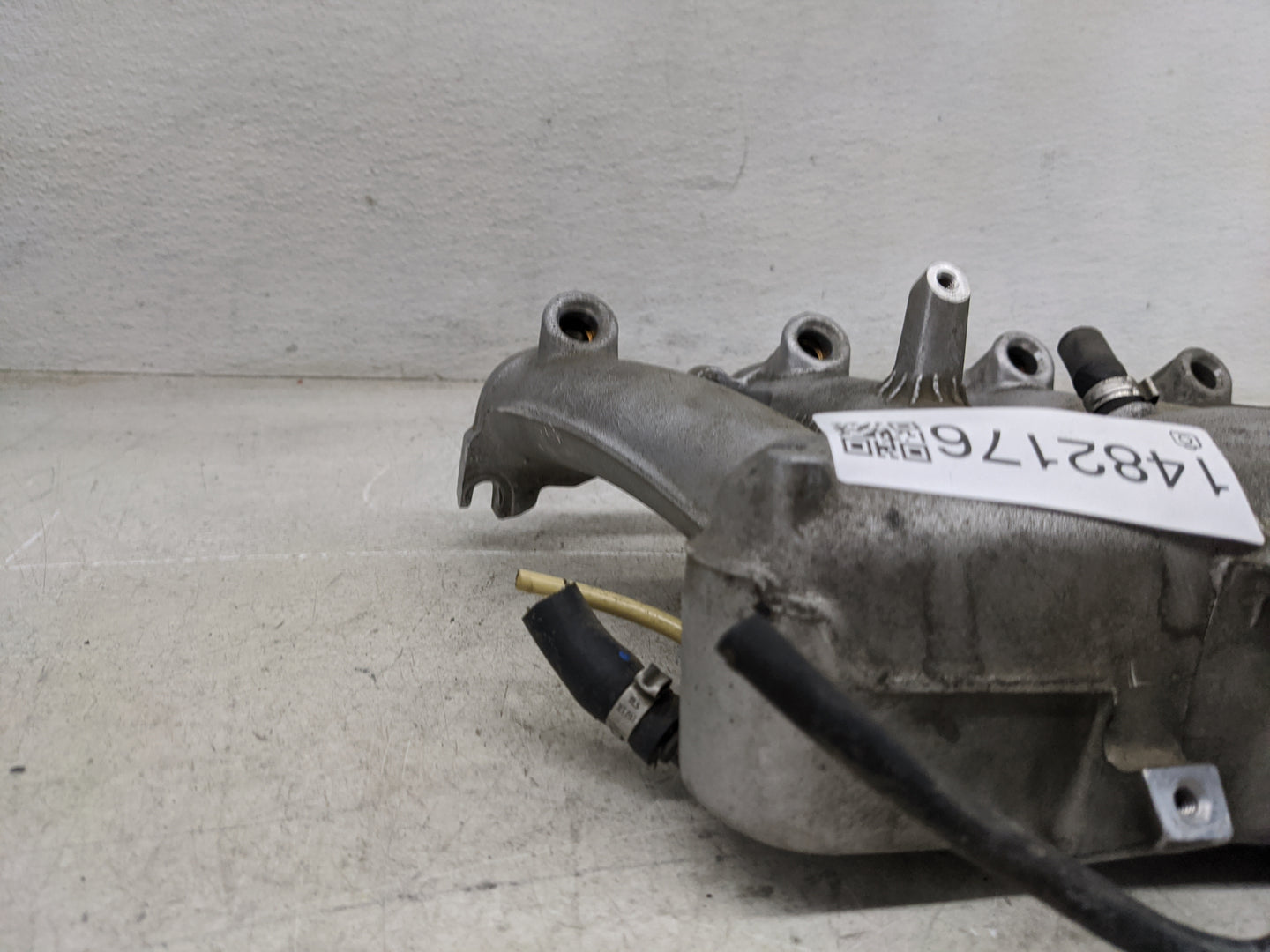 2004 Volvo V70 Air Intake Manifold P/N:08699010 Fits OEM Used Auto Parts - Oemusedautoparts1.com