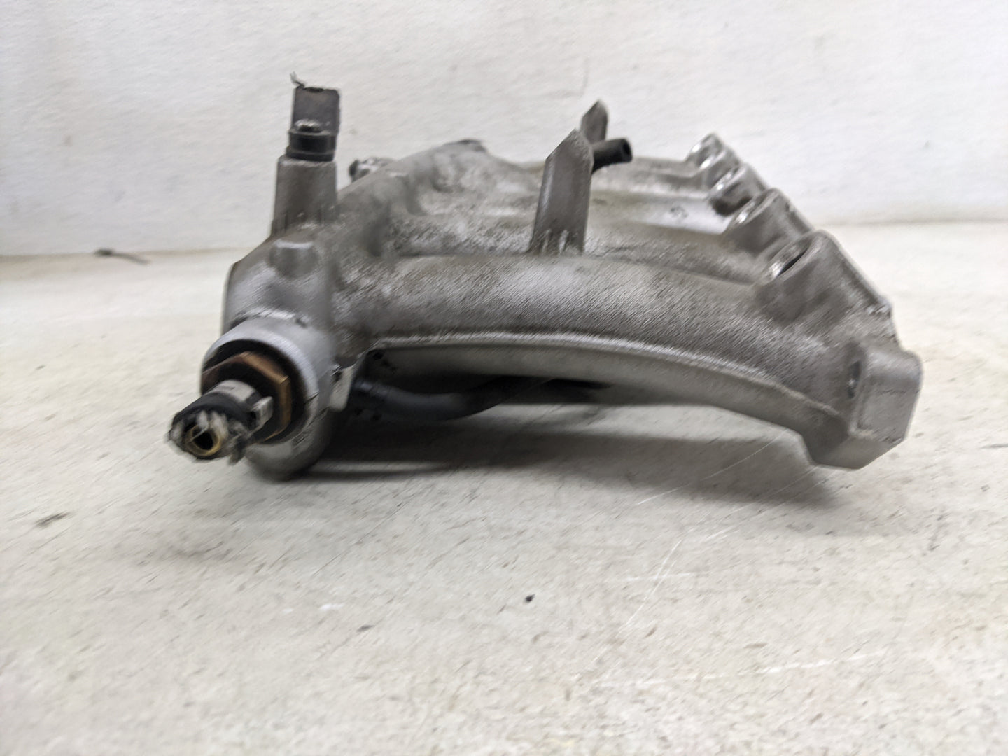 2004 Volvo V70 Air Intake Manifold P/N:08699010 Fits OEM Used Auto Parts - Oemusedautoparts1.com