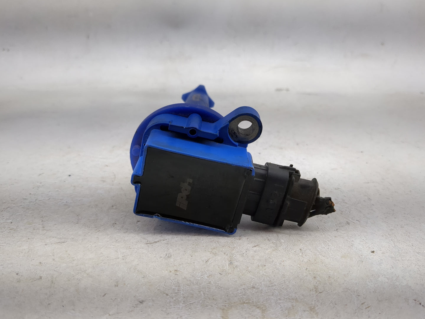 2004 Volvo V70 Ignition Coil Igniter Pack - Oemusedautoparts1.com