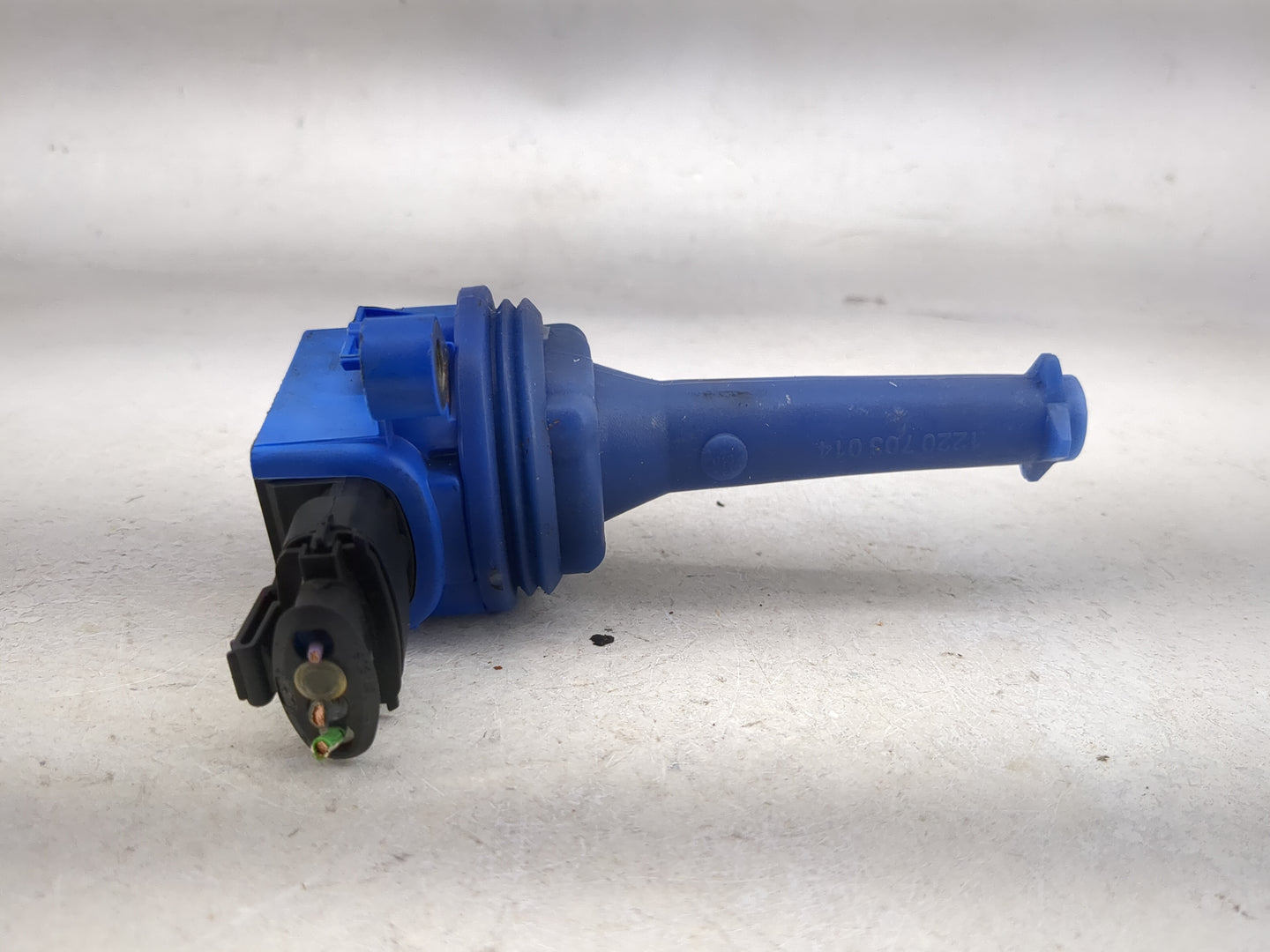 2004 Volvo V70 Ignition Coil Igniter Pack 1482247 - Oemusedautoparts1.com