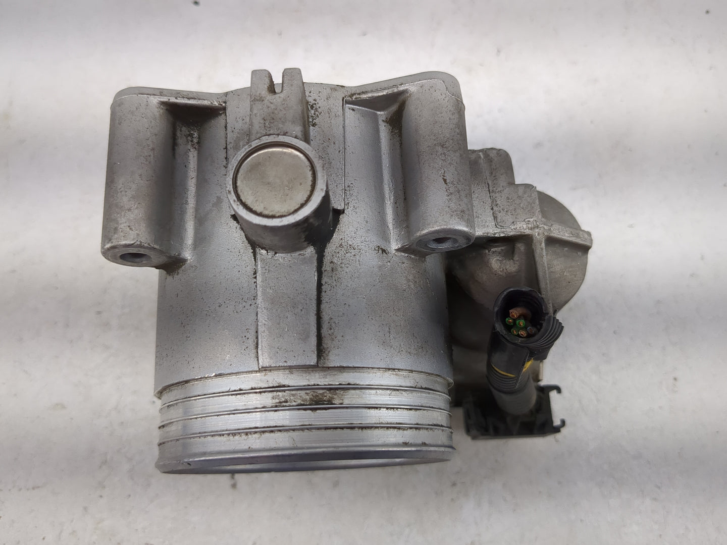 2004 Volvo V70 Throttle Body P/N:30650013 0 280 750 103 Fits OEM Used Auto Parts - Oemusedautoparts1.com