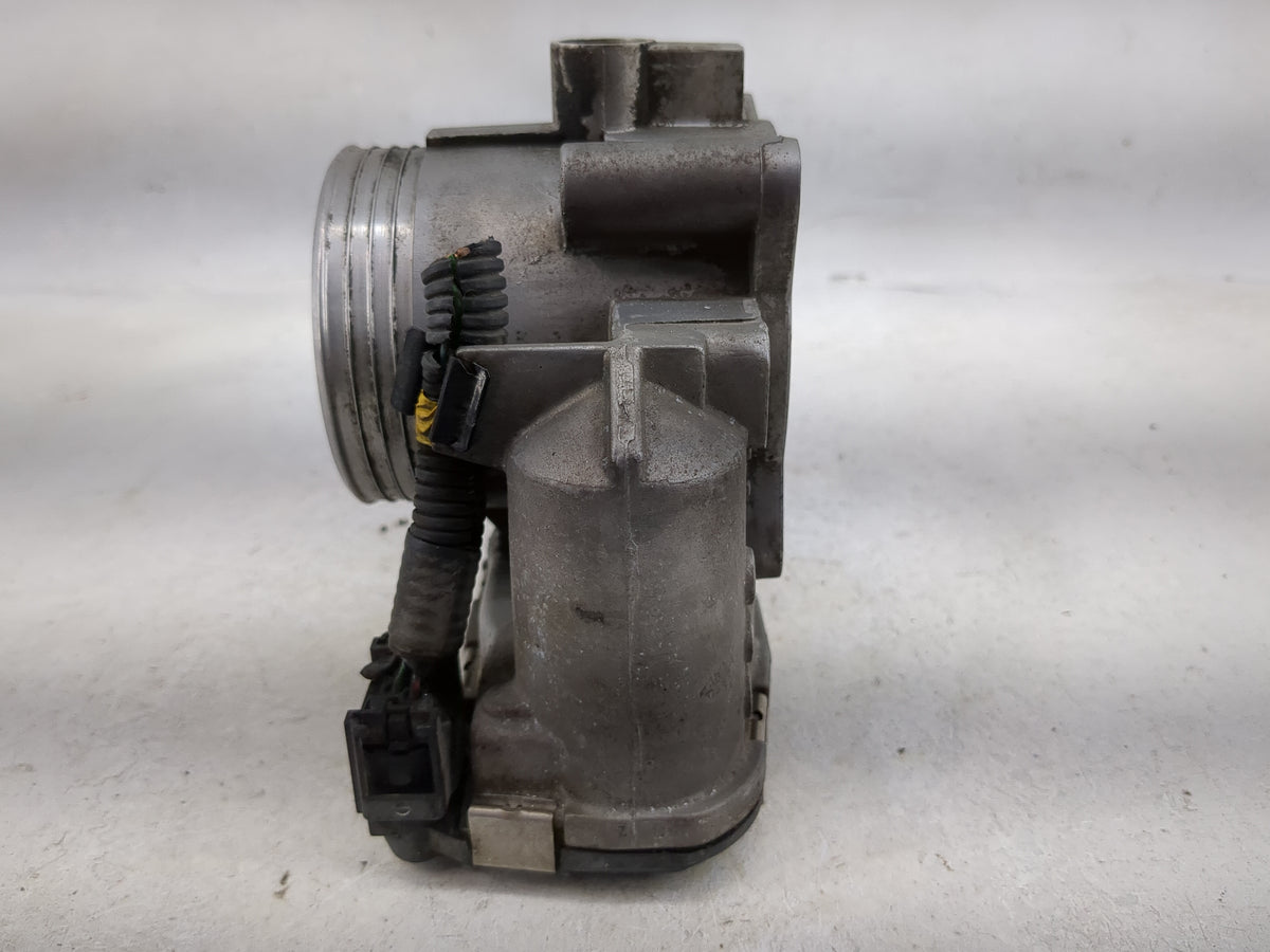 2004 Volvo V70 Throttle Body P/N:30650013 0 280 750 103 Fits OEM Used Auto Parts - Oemusedautoparts1.com