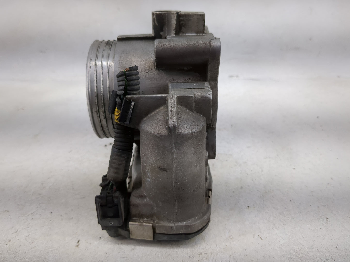 2004 Volvo V70 Throttle Body P/N:30650013 0 280 750 103 Fits OEM Used Auto Parts - Oemusedautoparts1.com