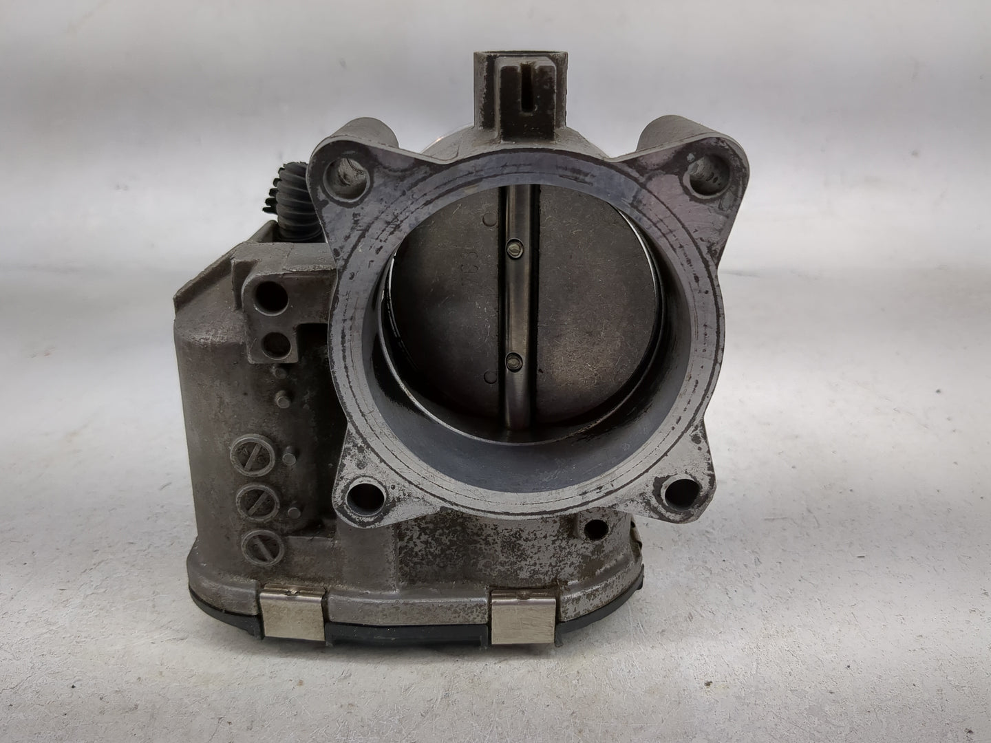 2004 Volvo V70 Throttle Body P/N:30650013 0 280 750 103 Fits OEM Used Auto Parts - Oemusedautoparts1.com