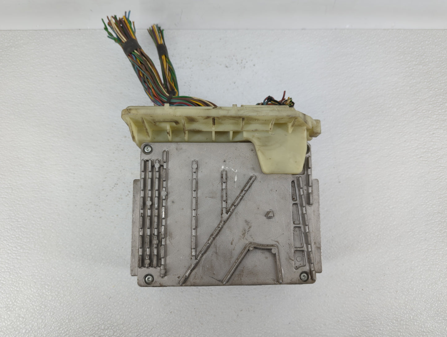 2004 Volvo V70 PCM Engine Control Computer ECU ECM PCU OEM P/N:P09480761 Fits Fits 2003 OEM Used Auto Parts - Oemusedautopar