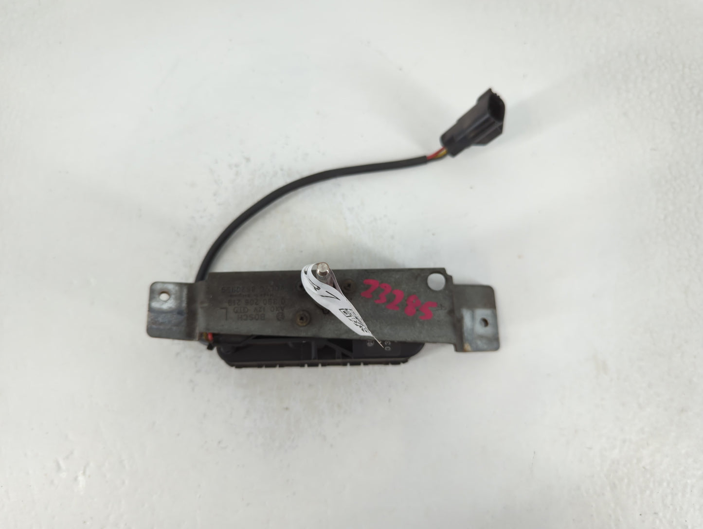 2004 Volvo V70 Rear Lid Wiper Motor P/N:8620959 0 390 206 219 Fits OEM Used Auto Parts - Oemusedautoparts1.com