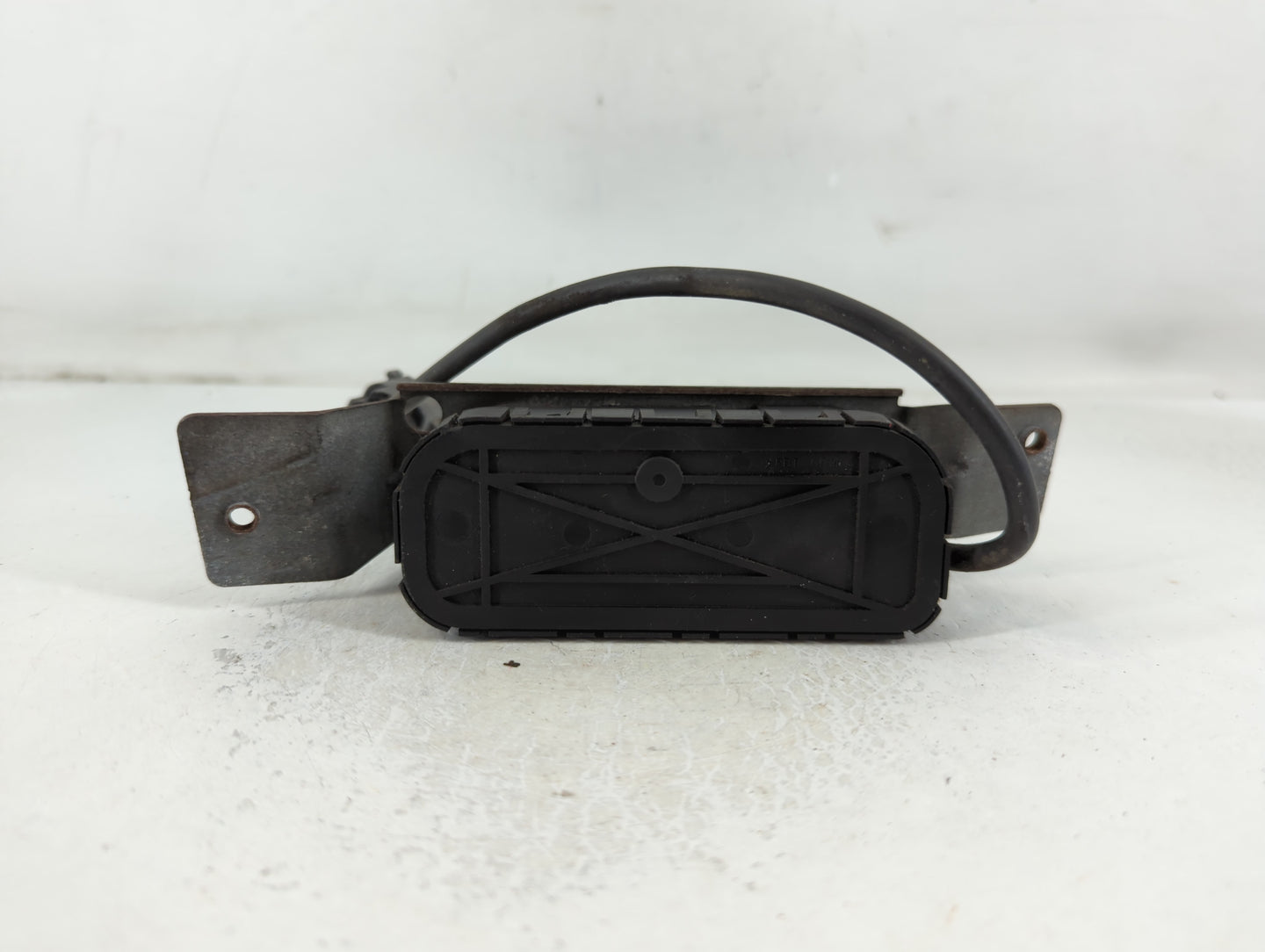 2004 Volvo V70 Rear Lid Wiper Motor P/N:8620959 0 390 206 219 Fits OEM Used Auto Parts - Oemusedautoparts1.com