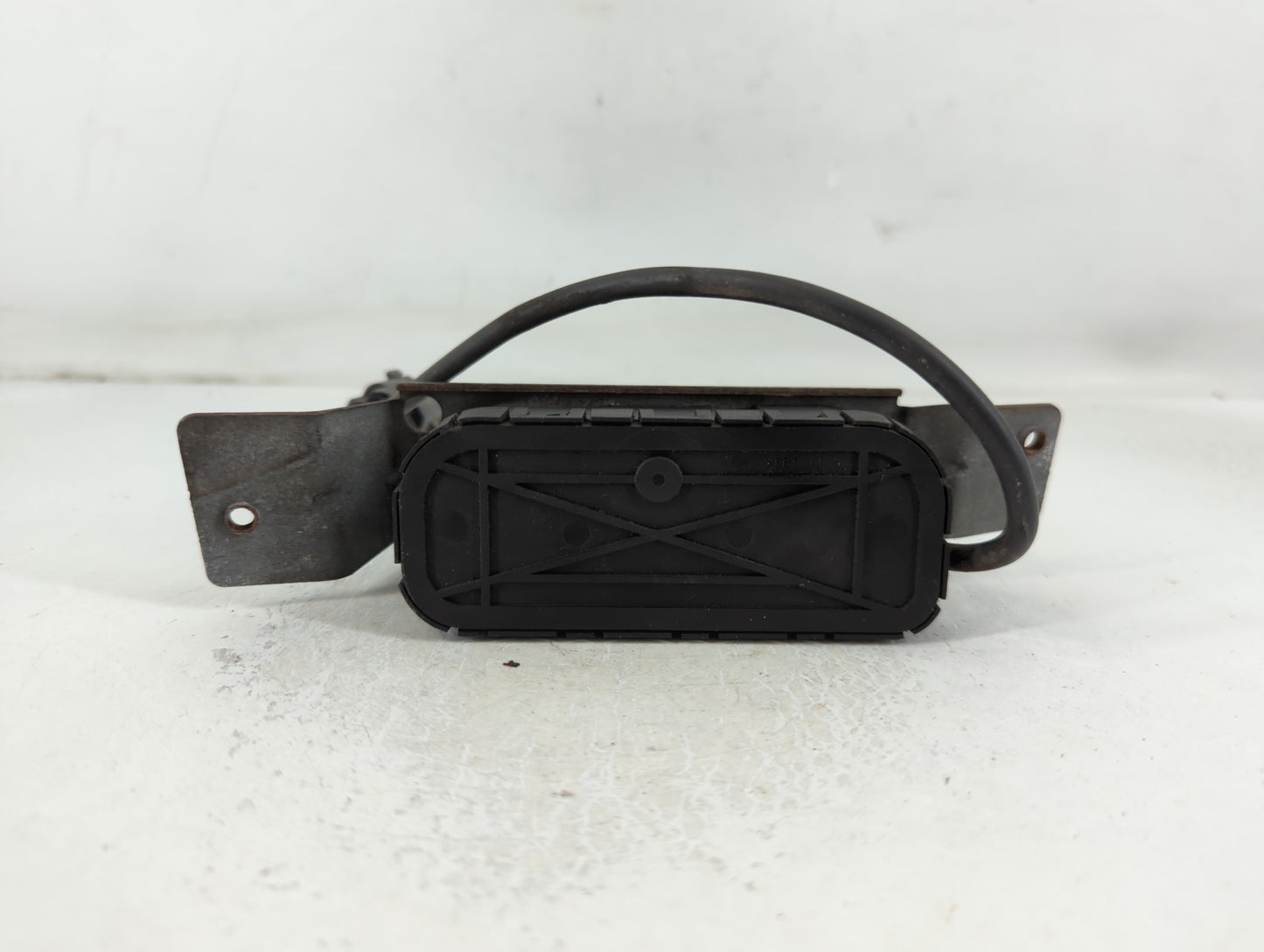 2004 Volvo V70 Rear Lid Wiper Motor P/N:8620959 0 390 206 219 Fits OEM Used Auto Parts - Oemusedautoparts1.com