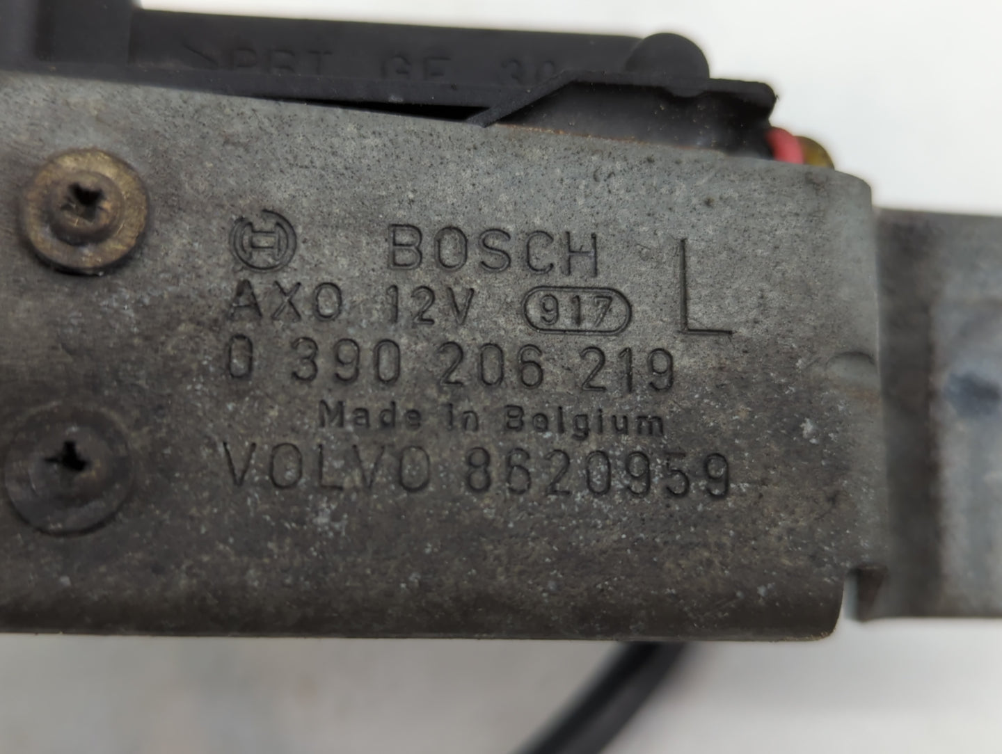 2004 Volvo V70 Rear Lid Wiper Motor P/N:8620959 0 390 206 219 Fits OEM Used Auto Parts - Oemusedautoparts1.com