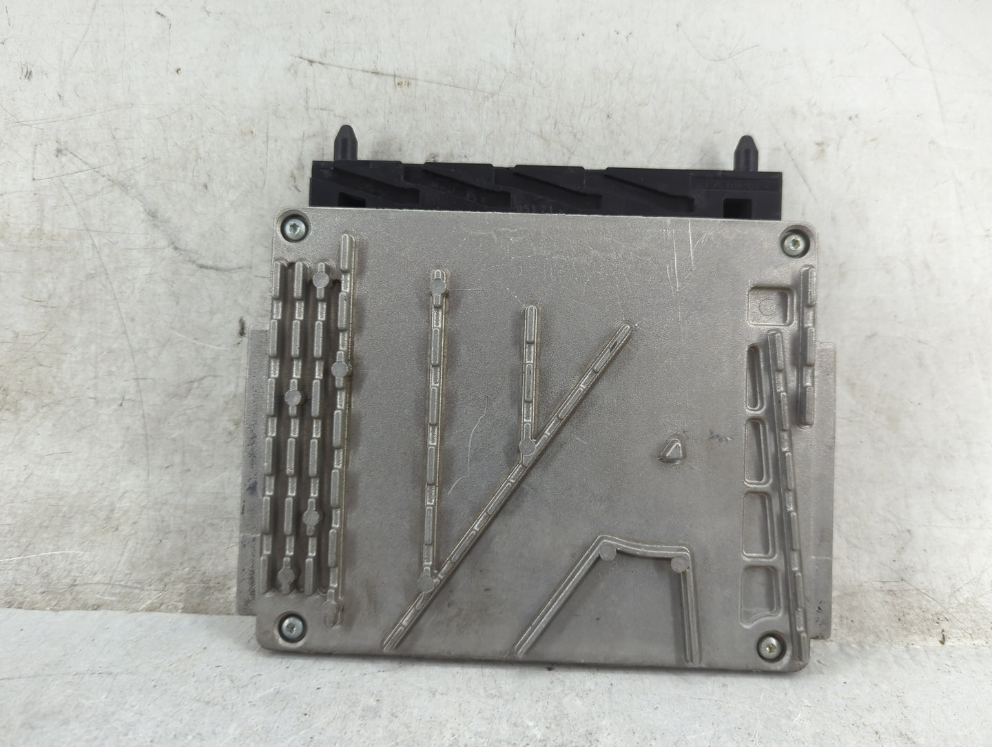 2004 Volvo Volvo 60 Series PCM Engine Control Computer ECU ECM PCU OEM P/N:08675760 A 0261207712 Fits Fits 2002 2003 OEM Use