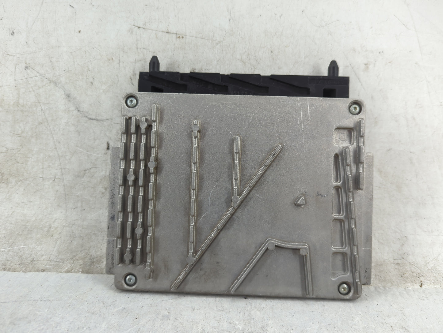 2004 Volvo Volvo 60 Series PCM Engine Control Computer ECU ECM PCU OEM P/N:08675760 A 0261207712 Fits Fits 2002 2003 OEM Use