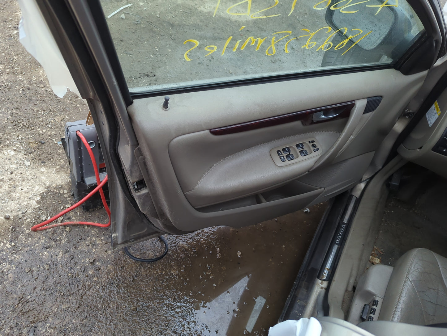 2004 Volvo Xc70 Front Left Driver Interior Door Panel Trim - Oemusedautoparts1.com