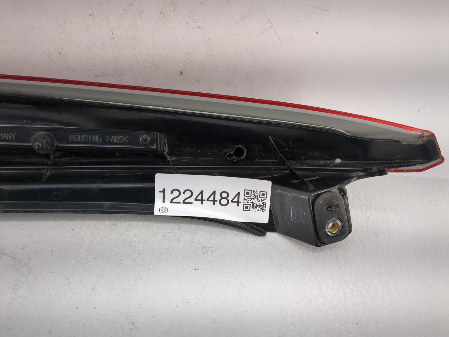 2003-2006 Volvo Xc90 Tail Light Assembly Passenger Right OEM Fits Fits 2003 2004 2005 2006 OEM Used Auto Parts - Oemusedauto