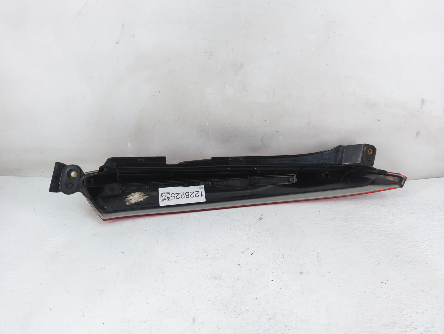 2003-2006 Volvo Xc90 Tail Light Assembly Driver Left OEM P/N:30678220 Fits Fits 2003 2004 2005 2006 OEM Used Auto Parts - Oe