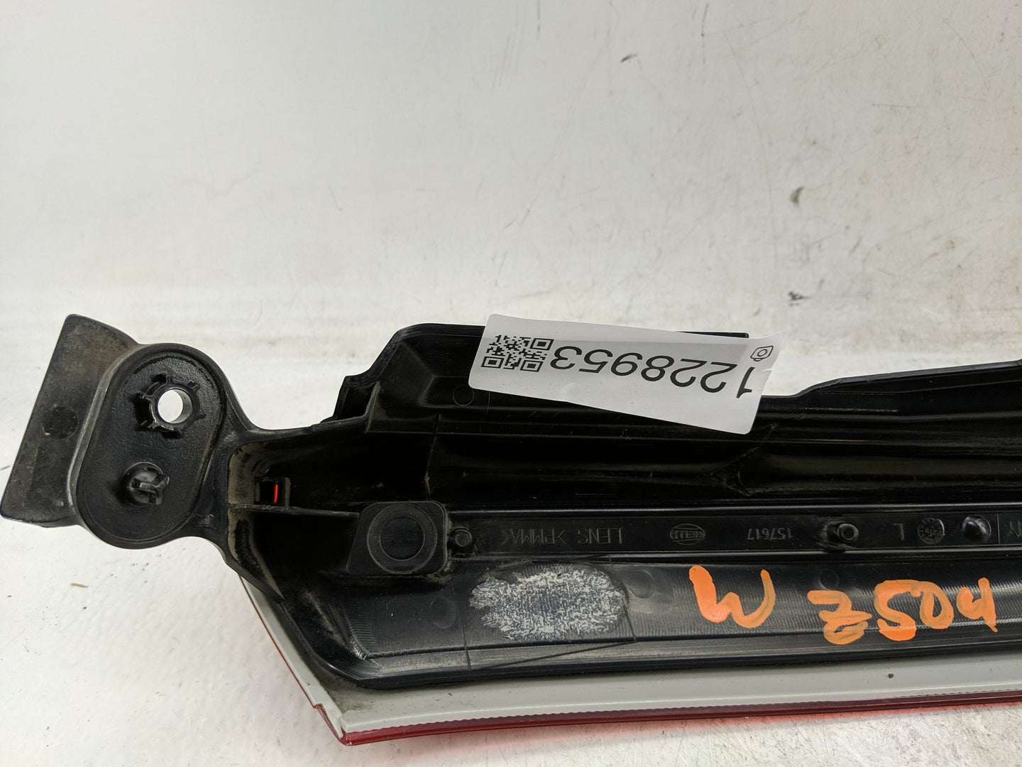 2003-2006 Volvo Xc90 Tail Light Assembly Driver Left OEM P/N:30678220 Fits Fits 2003 2004 2005 2006 OEM Used Auto Parts - Oe