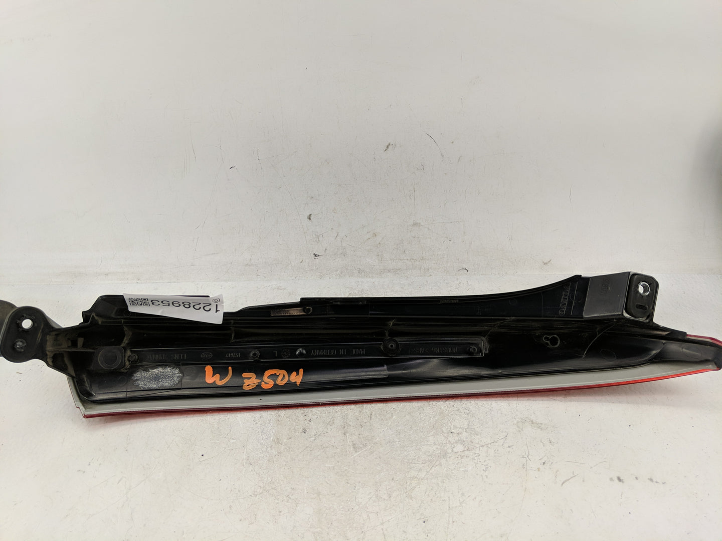 2003-2006 Volvo Xc90 Tail Light Assembly Driver Left OEM P/N:30678220 Fits Fits 2003 2004 2005 2006 OEM Used Auto Parts - Oe