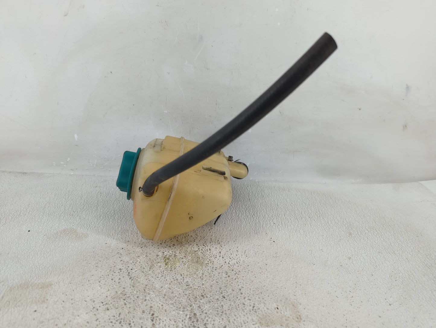 2003-2007 Volvo Xc90 Radiator Coolant Overflow Expansion Tank Bottle - Oemusedautoparts1.com