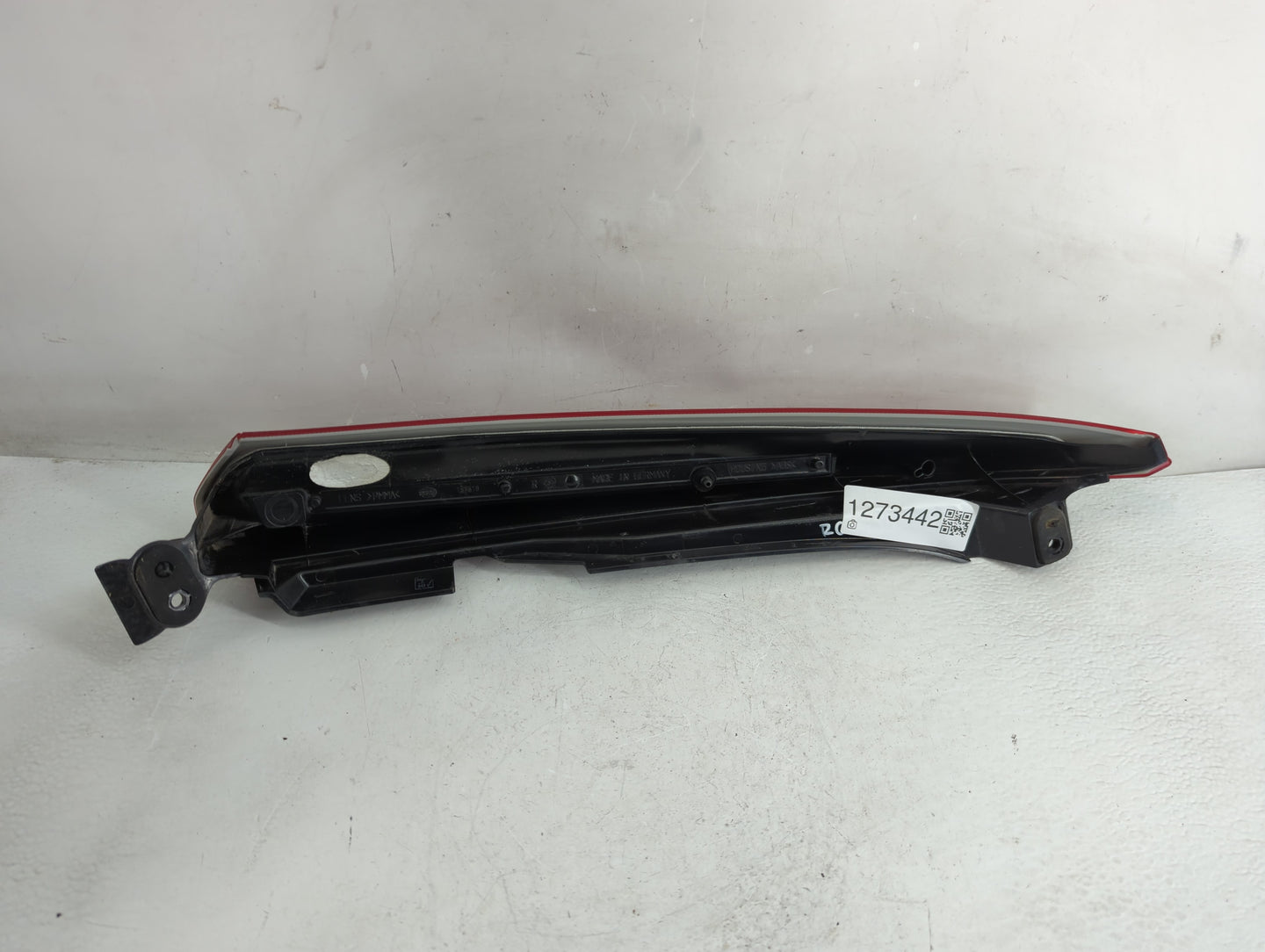 2003-2006 Volvo Xc90 Tail Light Assembly Passenger Right OEM P/N:9483772 Fits Fits 2003 2004 2005 2006 OEM Used Auto Parts -