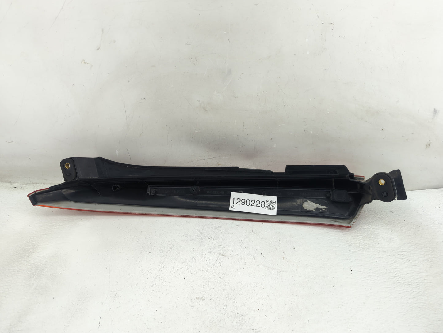 2003-2006 Volvo Xc90 Tail Light Assembly Passenger Right OEM P/N:157618 Fits Fits 2003 2004 2005 2006 OEM Used Auto Parts - 