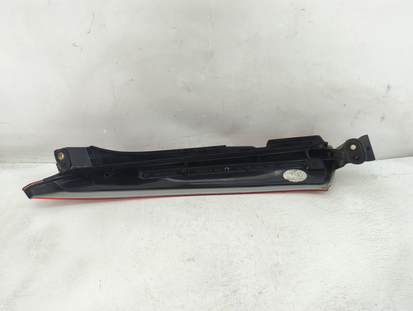 2003-2006 Volvo Xc90 Tail Light Assembly Passenger Right OEM P/N:157618 Fits Fits 2003 2004 2005 2006 OEM Used Auto Parts - 