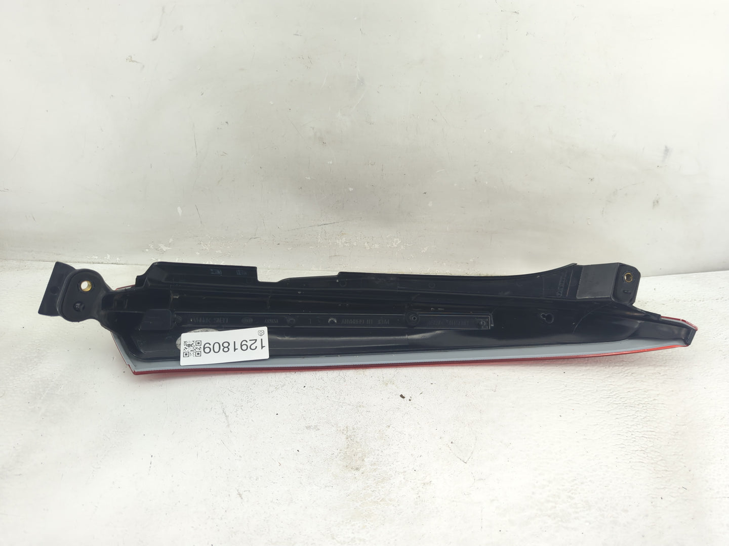 2003-2006 Volvo Xc90 Tail Light Assembly Driver Left OEM P/N:157617 Fits Fits 2003 2004 2005 2006 OEM Used Auto Parts - Oemu