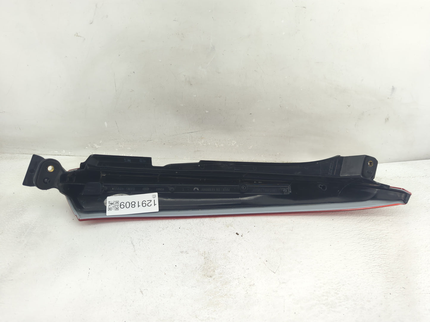2003-2006 Volvo Xc90 Tail Light Assembly Driver Left OEM P/N:157617 Fits Fits 2003 2004 2005 2006 OEM Used Auto Parts - Oemu