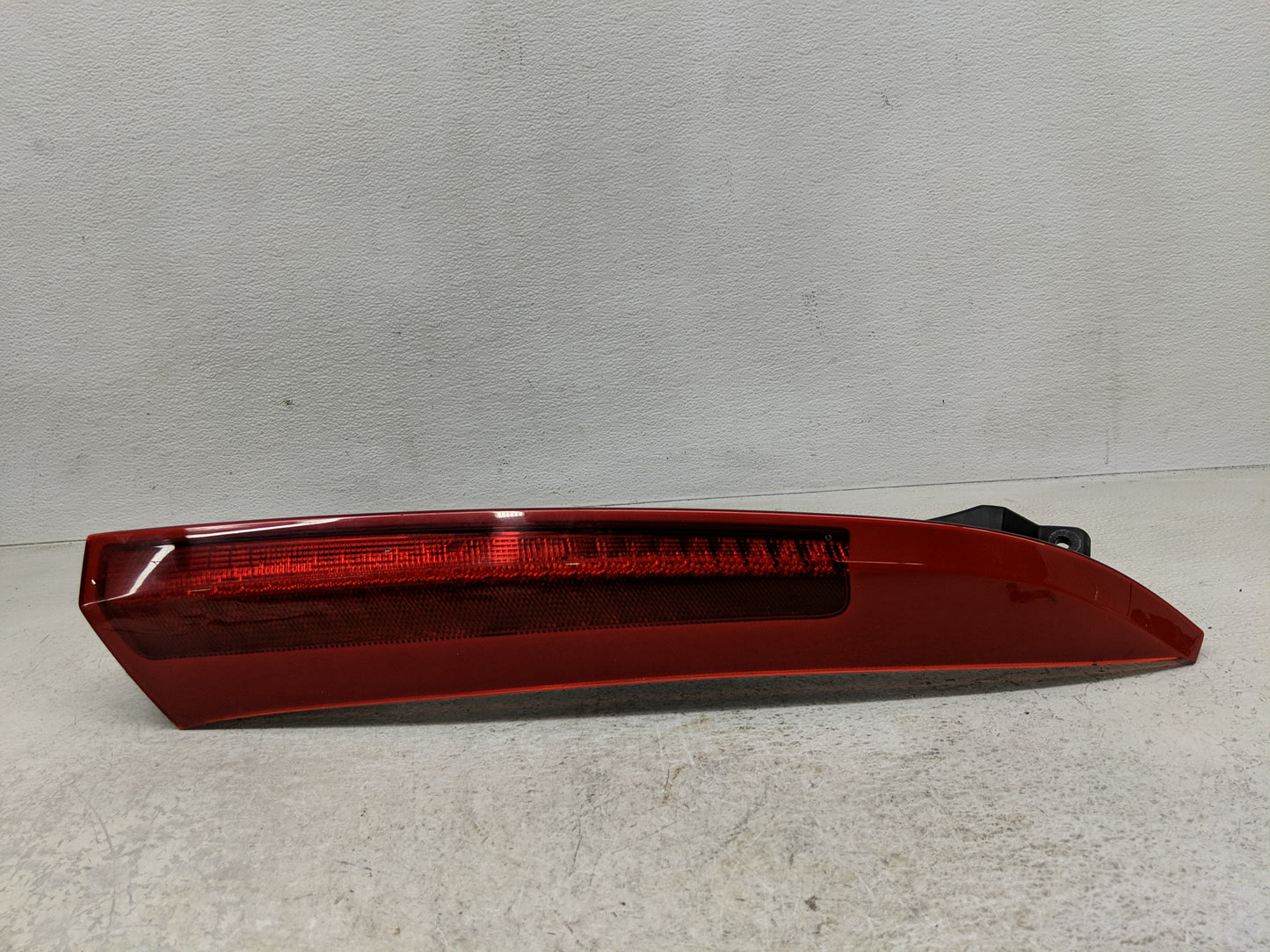 2003-2006 Volvo Xc90 Tail Light Assembly Passenger Right OEM P/N:9483772 Fits Fits 2003 2004 2005 2006 OEM Used Auto Parts -
