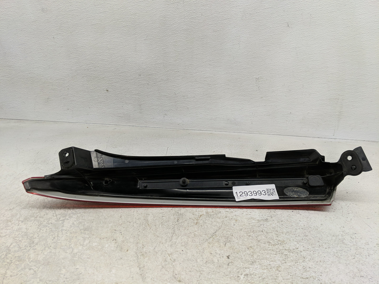 2003-2006 Volvo Xc90 Tail Light Assembly Passenger Right OEM P/N:9483772 Fits Fits 2003 2004 2005 2006 OEM Used Auto Parts -