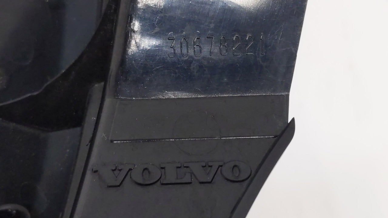 2003-2006 Volvo Xc90 Tail Light Assembly Passenger Right OEM P/N:9483772 30678221 Fits Fits 2003 2004 2005 2006 OEM Used Aut