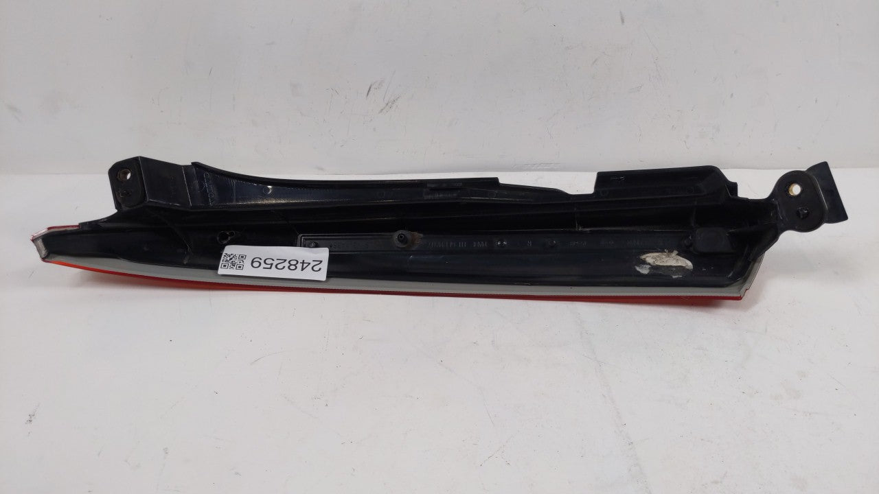 2003-2006 Volvo Xc90 Tail Light Assembly Passenger Right OEM P/N:9483772 30678221 Fits Fits 2003 2004 2005 2006 OEM Used Aut