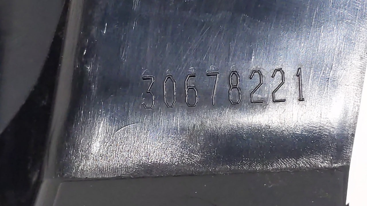 2003-2006 Volvo Xc90 Tail Light Assembly Passenger Right OEM P/N:9483772 30678221 Fits Fits 2003 2004 2005 2006 OEM Used Aut