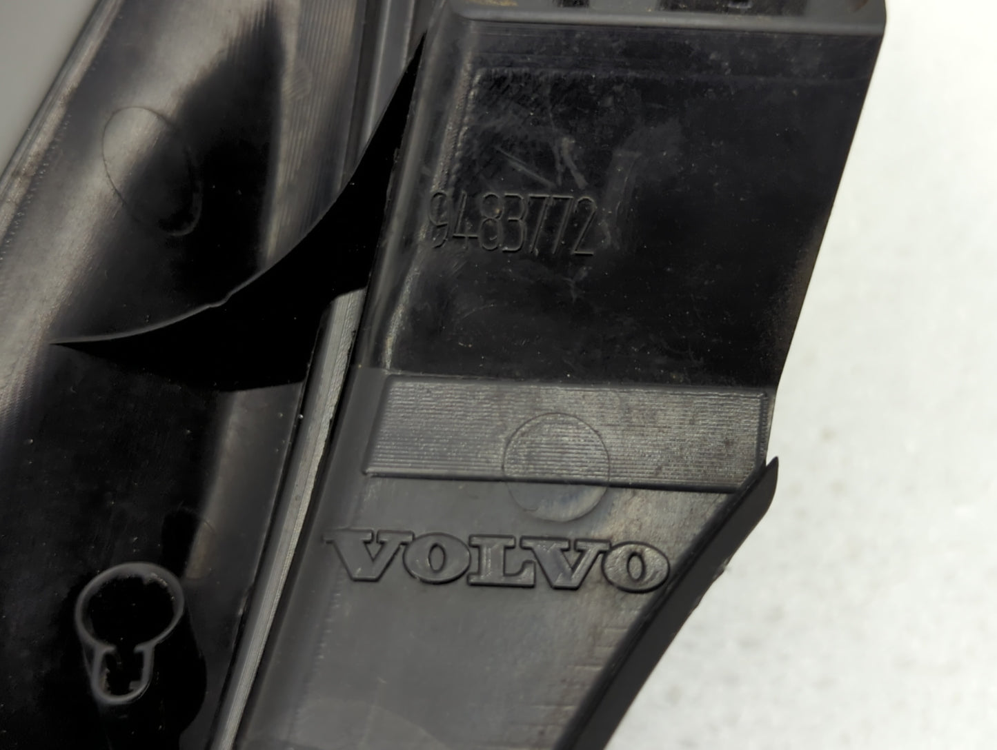 2003-2006 Volvo Xc90 Tail Light Assembly Passenger Right OEM P/N:9483772 30678221 Fits Fits 2003 2004 2005 2006 OEM Used Aut