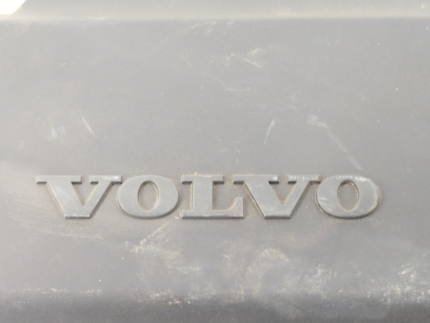 2004 Volvo Xc90 Engine Cover - Oemusedautoparts1.com