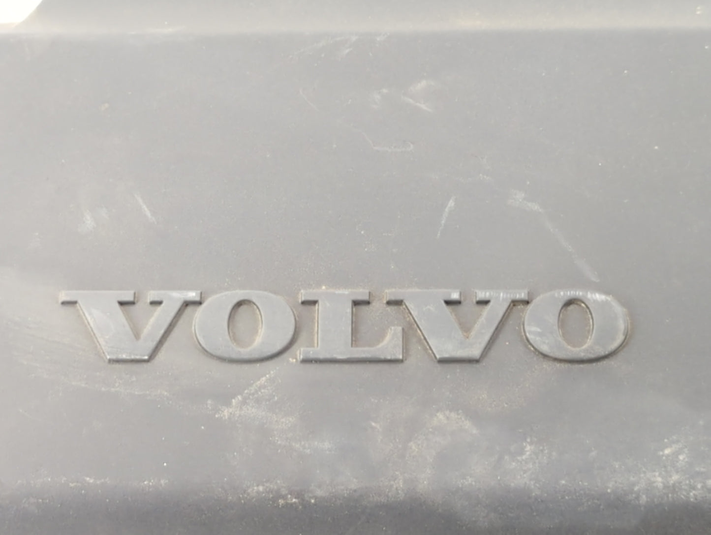 2004 Volvo Xc90 Engine Cover - Oemusedautoparts1.com