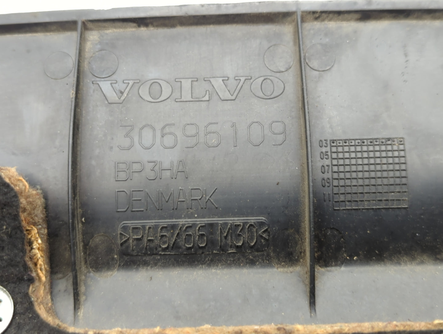 2004 Volvo Xc90 Engine Cover - Oemusedautoparts1.com