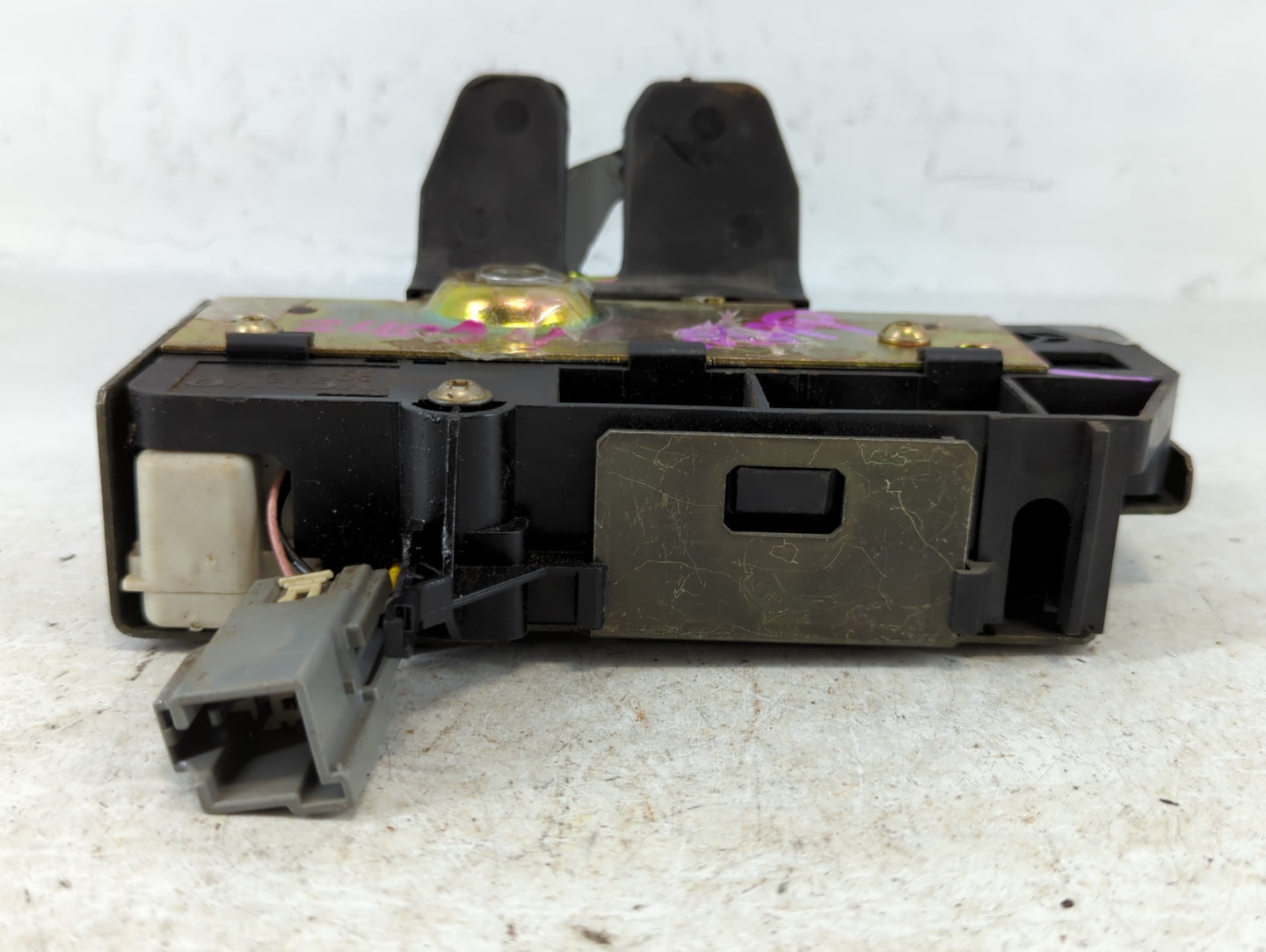 2004 Volvo Xc90 Door Latch - Oemusedautoparts1.com