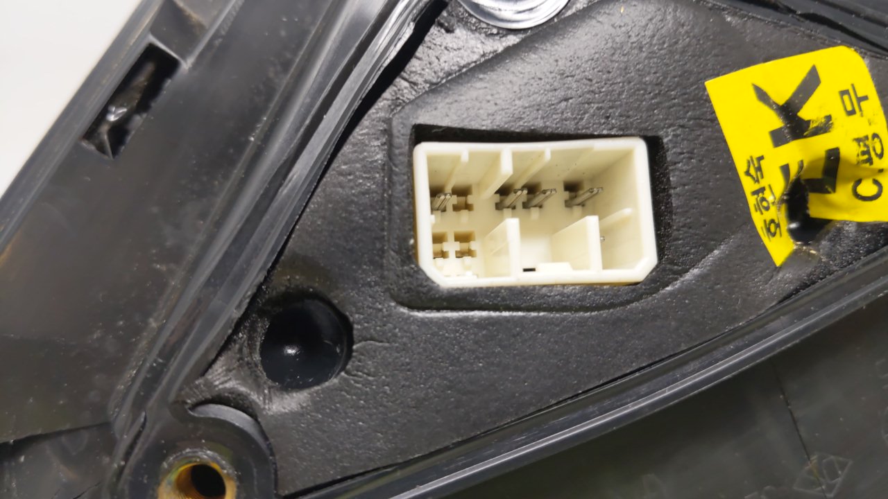 2004-2008 Suzuki Forenza Driver Side View Mirror - Left Door Mirror OEM Used - Oemusedautoparts1.com