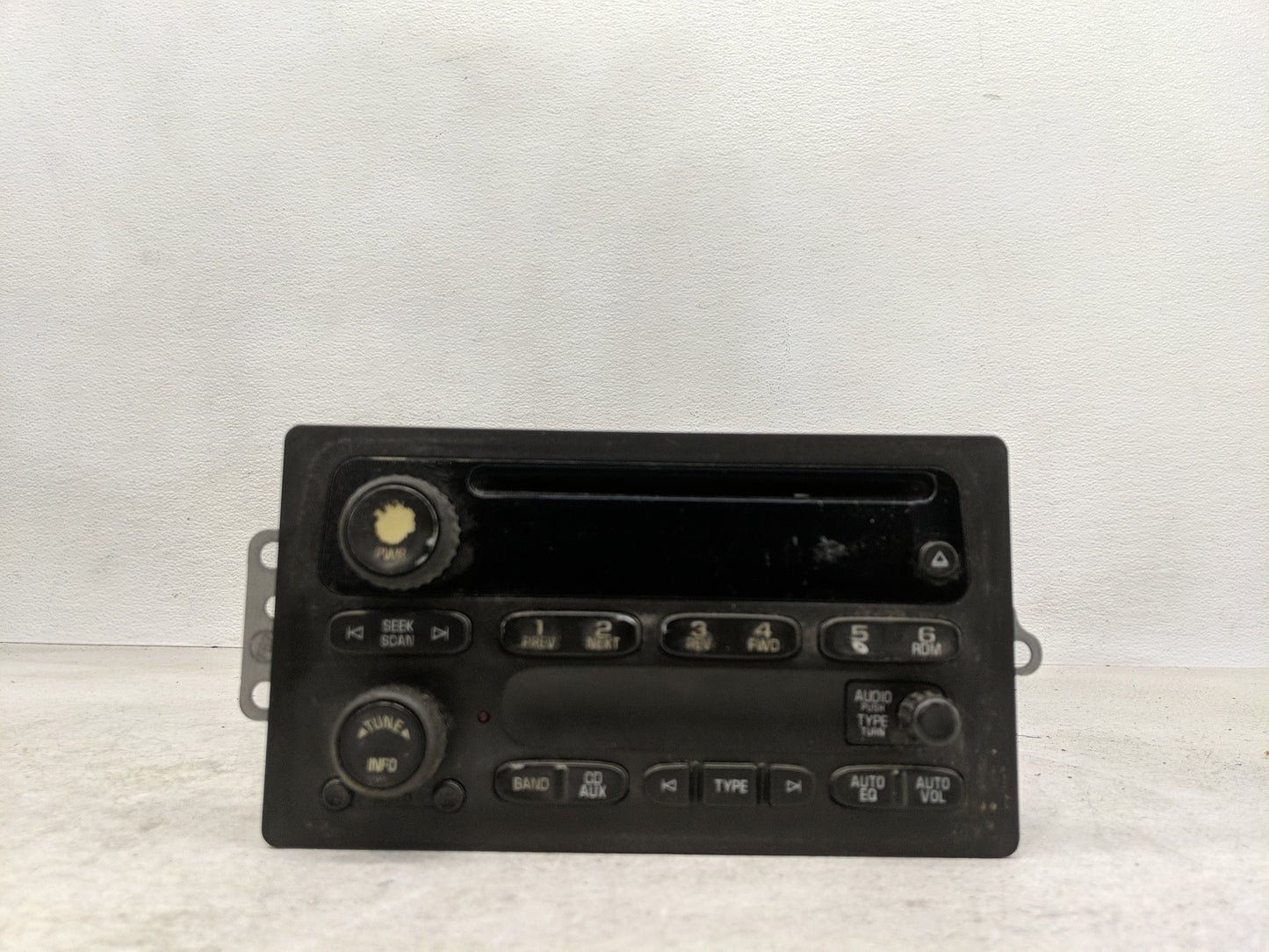 2005 Aftermarket Gmc Radio AM FM Cd Player Receiver Replacement P/N:15850275 Fits OEM Used Auto Parts - Oemusedautoparts1.co