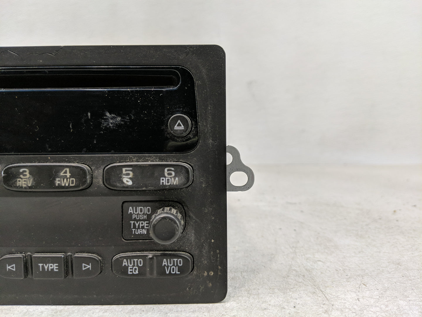 2005 Aftermarket Gmc Radio AM FM Cd Player Receiver Replacement P/N:15850275 Fits OEM Used Auto Parts - Oemusedautoparts1.co